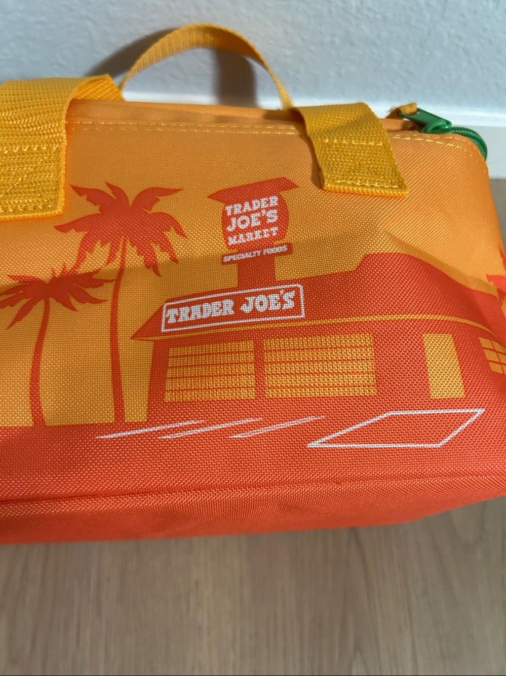 Trader Joe's Mini Insulated Lunch Bag in Bright Orange with Green Accents NEW - Picture 9 of 15